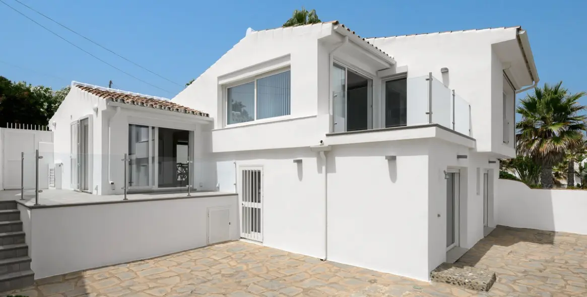 Продажа  отдельно стоящей виллы в Estepona 5