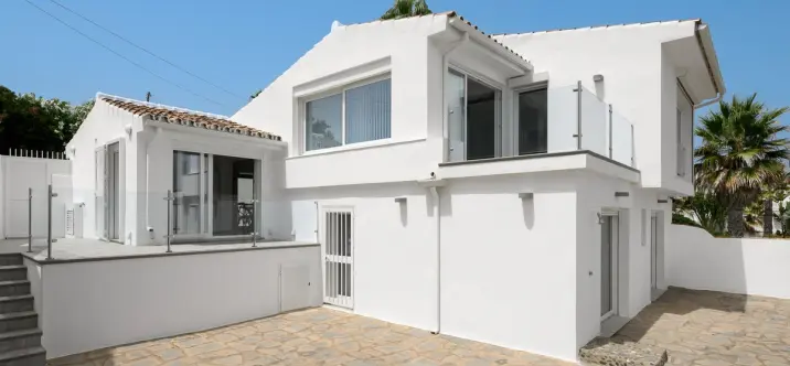 Продажа  отдельно стоящей виллы в Estepona 4