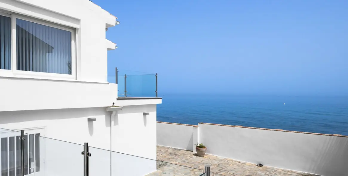 Продажа  отдельно стоящей виллы в Estepona 22