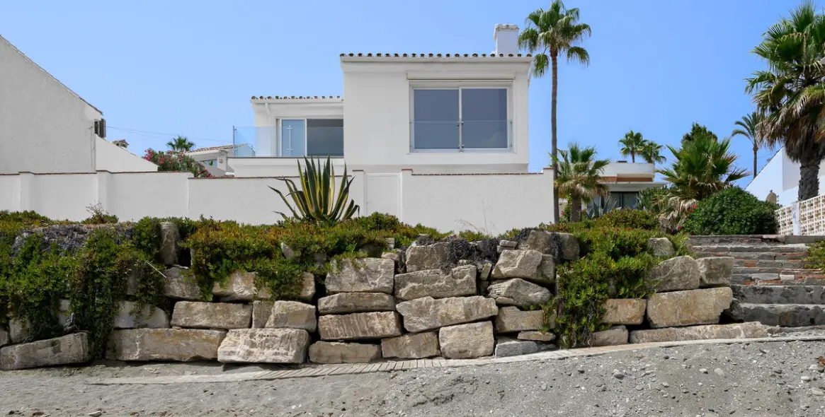 Продажа  отдельно стоящей виллы в Estepona 23