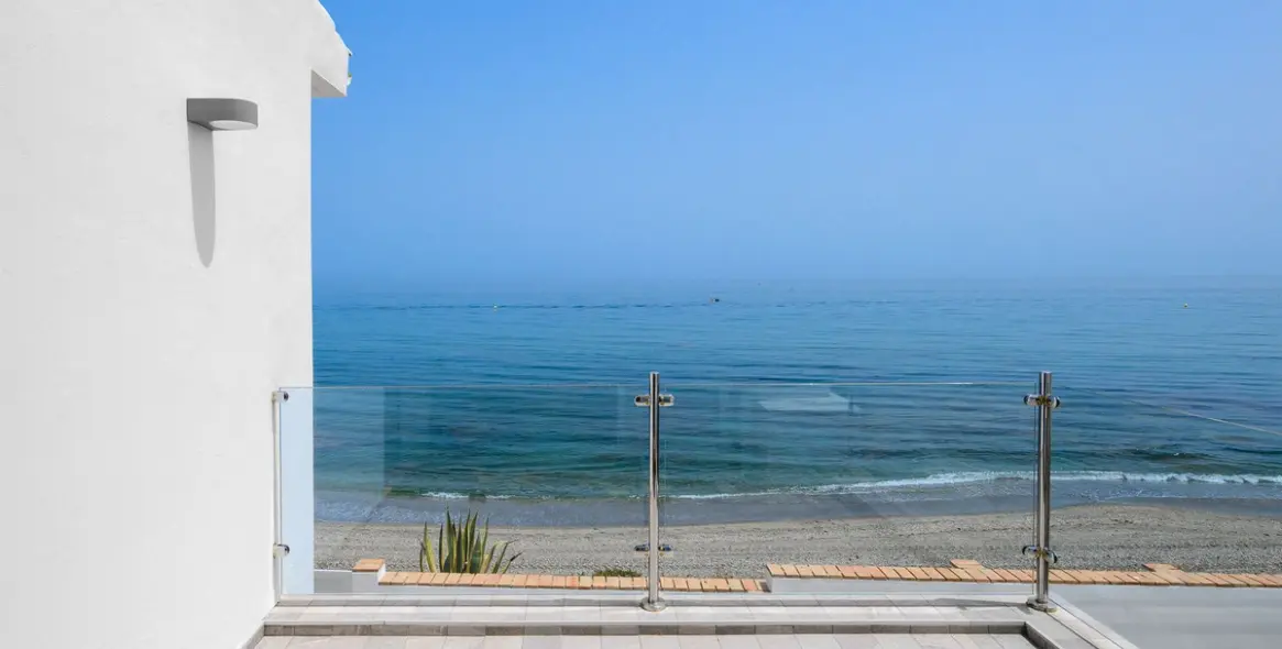 Продажа  отдельно стоящей виллы в Estepona 24