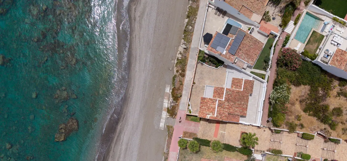 Sale of detached villa in Estepona 2