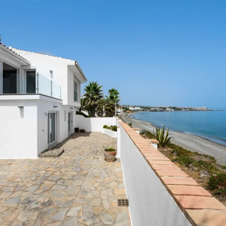Продажа  отдельно стоящей виллы в Estepona