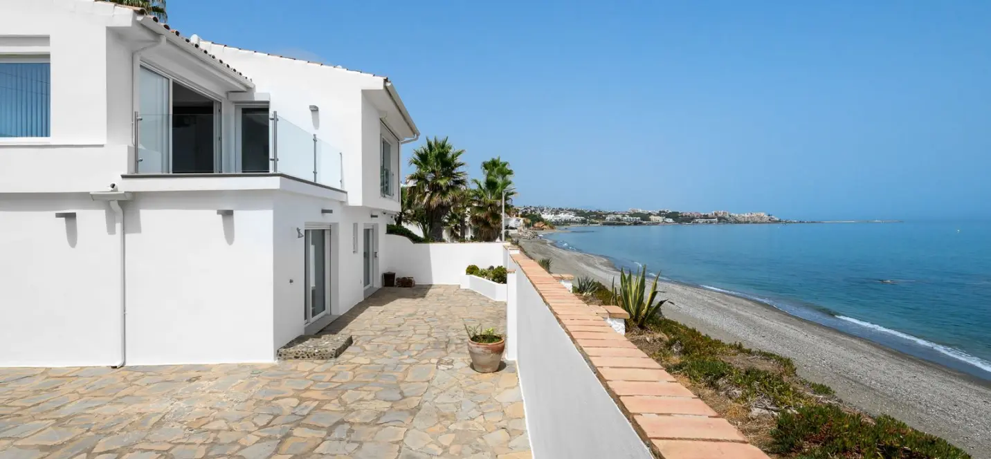 Продажа  отдельно стоящей виллы в Estepona 0