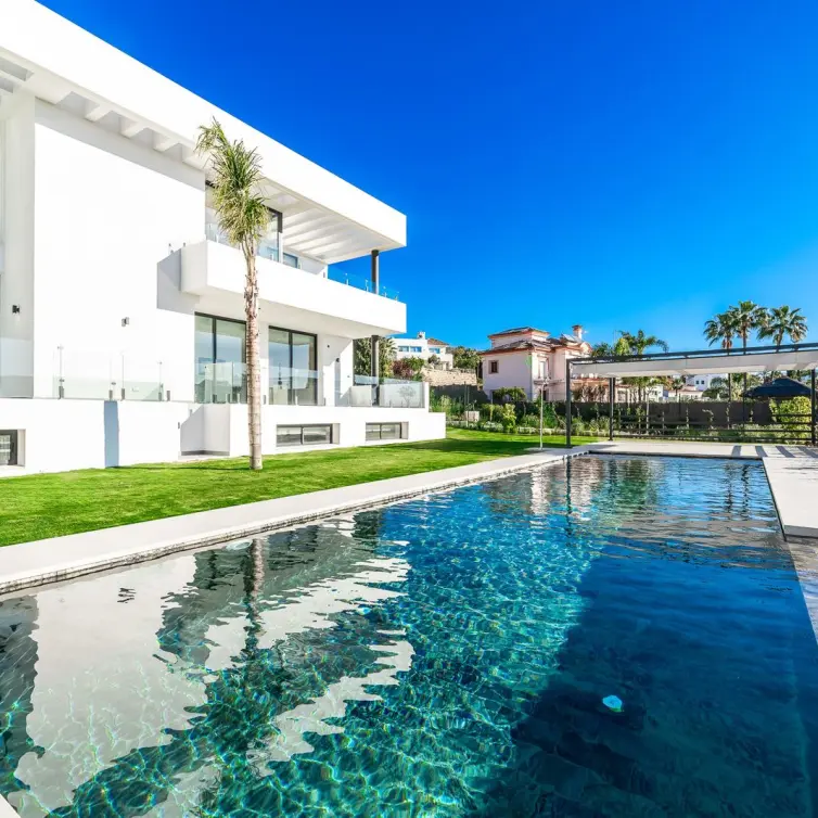 Sale of detached villa in Benahavís