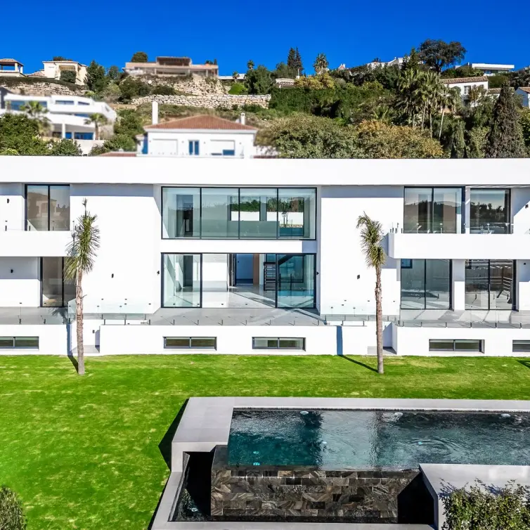 Sale of detached villa in Benahavís