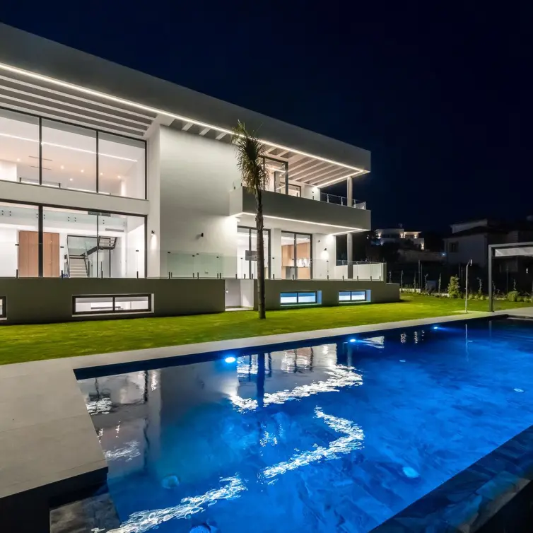 Sale of detached villa in Benahavís