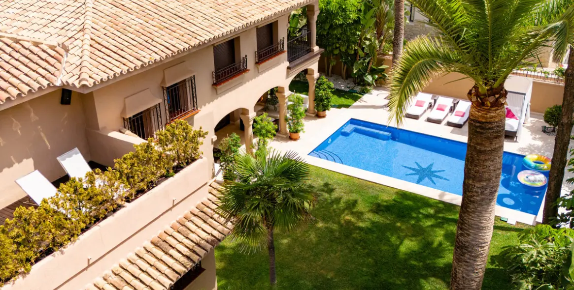 Venta de villa independiente en Los Monteros 1