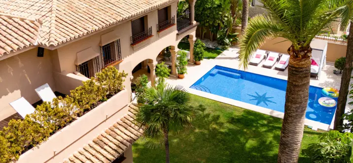 Venta de villa independiente en Los Monteros 0