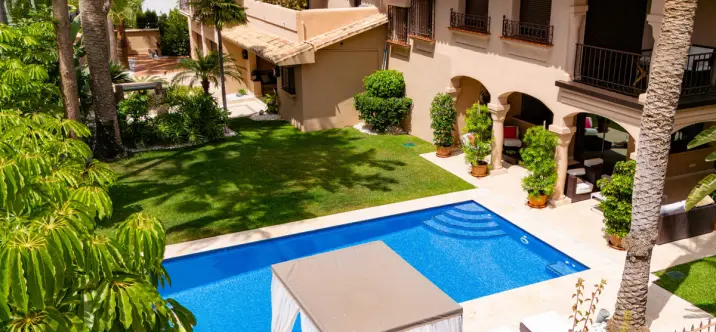 Venta de villa independiente en Los Monteros 1