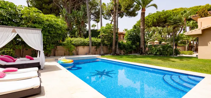Venta de villa independiente en Los Monteros 2