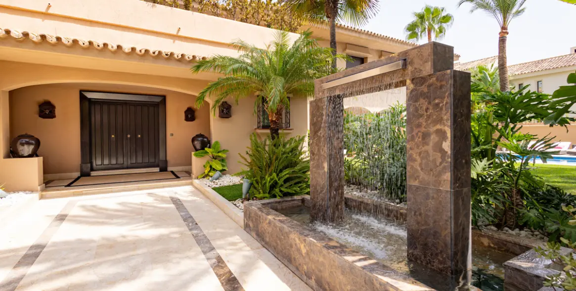 Venta de villa independiente en Los Monteros 4