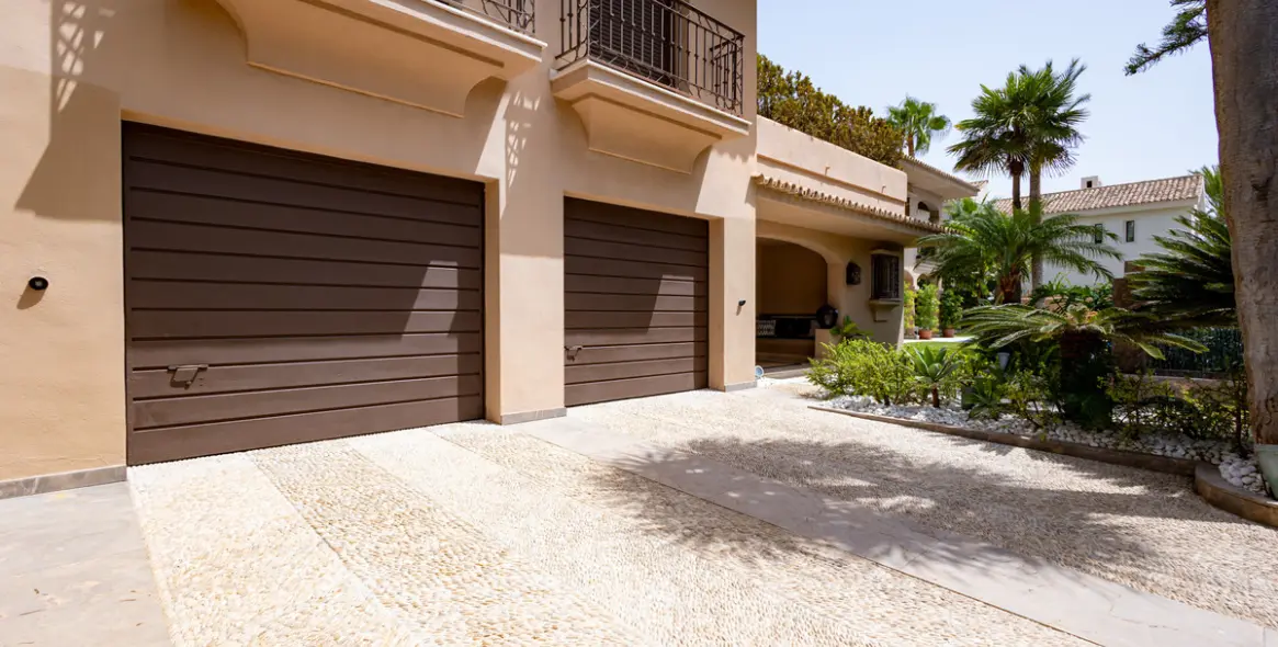 Venta de villa independiente en Los Monteros 8