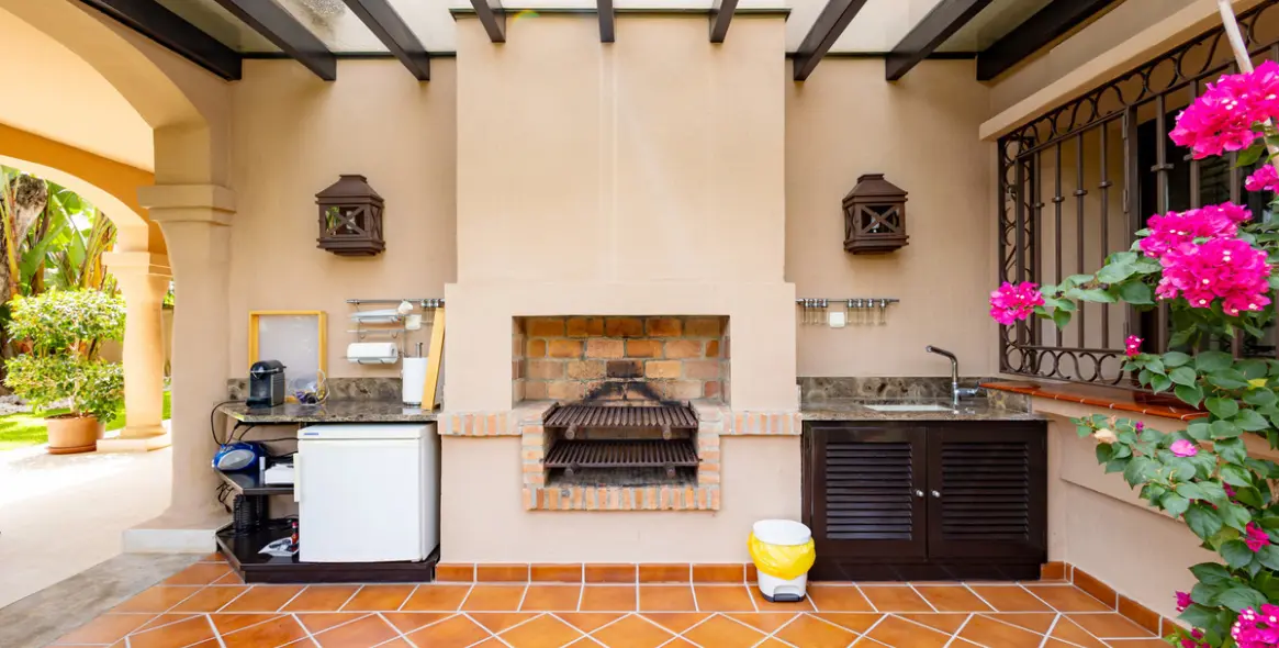 Venta de villa independiente en Los Monteros 9