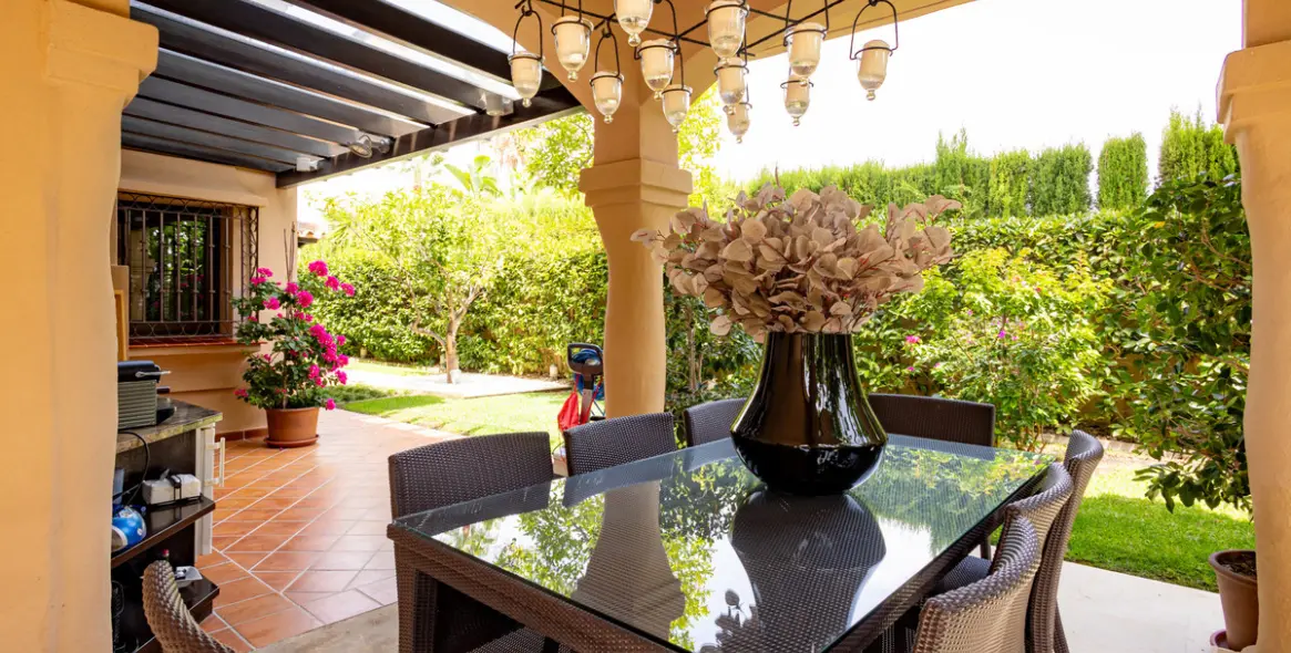 Venta de villa independiente en Los Monteros 10