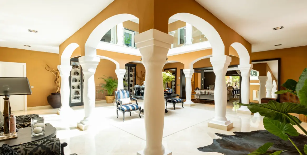 Venta de villa independiente en Los Monteros 12