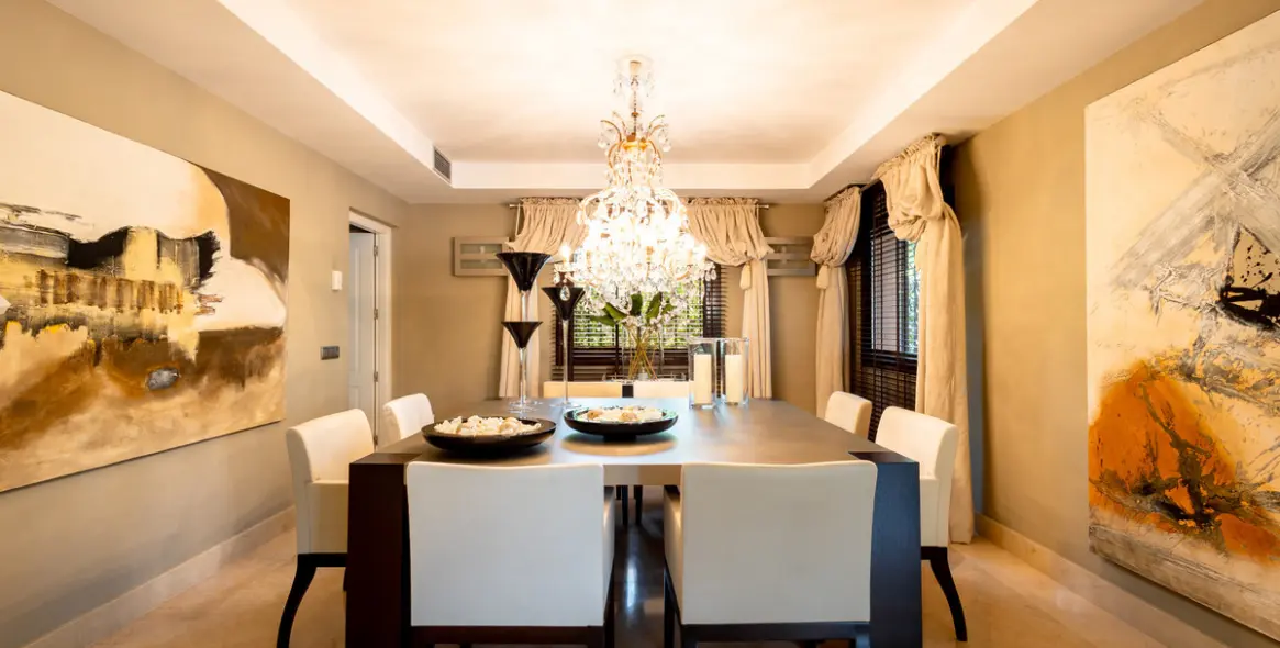 Venta de villa independiente en Los Monteros 15
