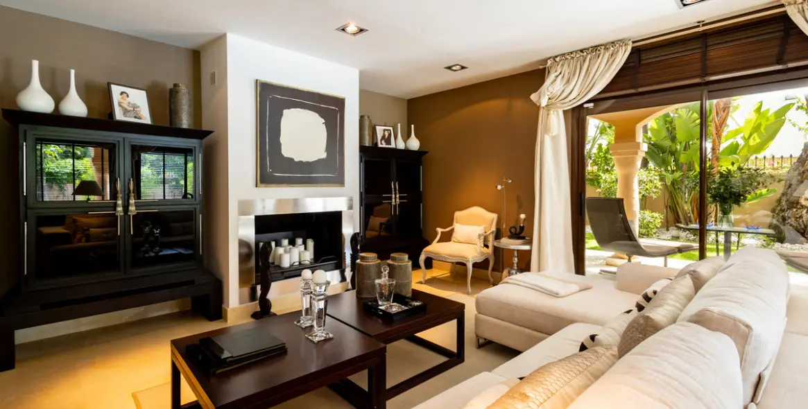 Venta de villa independiente en Los Monteros 16