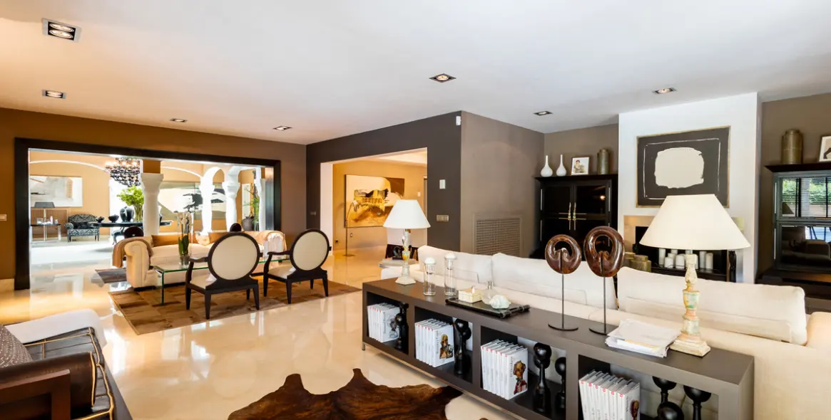 Venta de villa independiente en Los Monteros 17