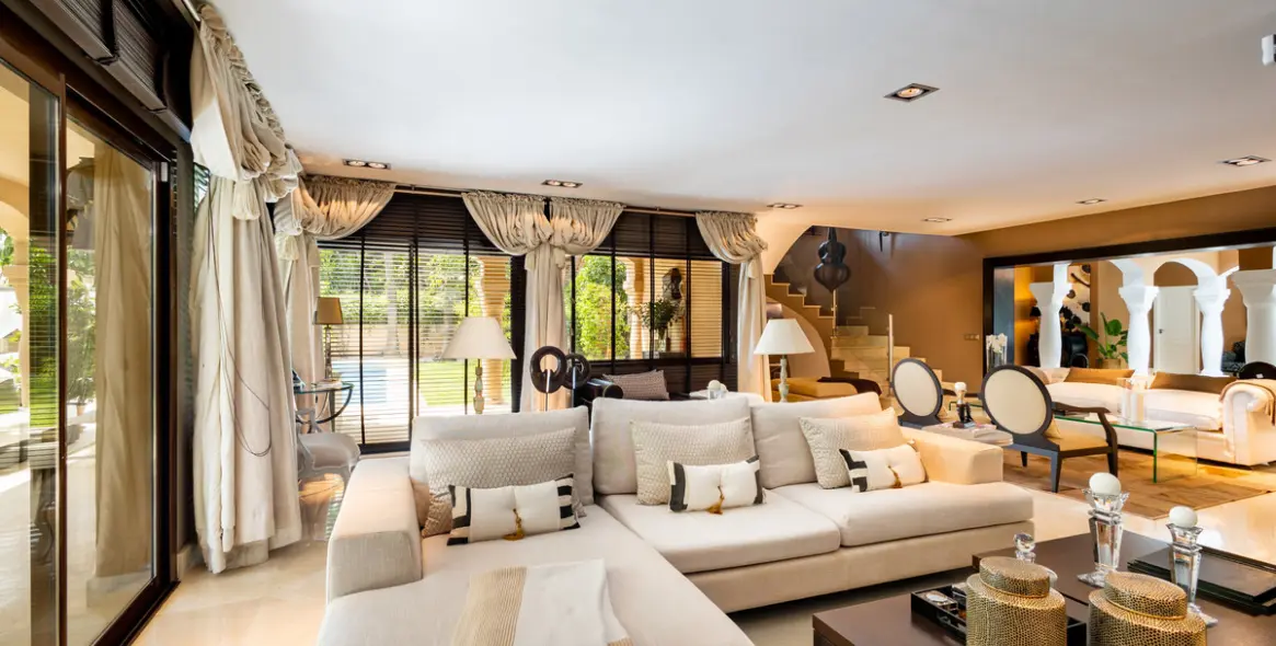 Venta de villa independiente en Los Monteros 18