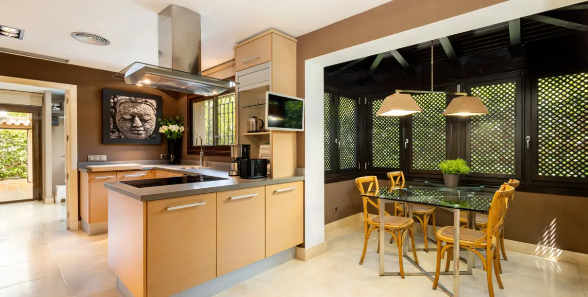 Venta de villa independiente en Los Monteros 20