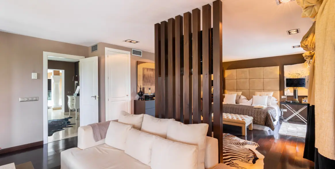 Venta de villa independiente en Los Monteros 23
