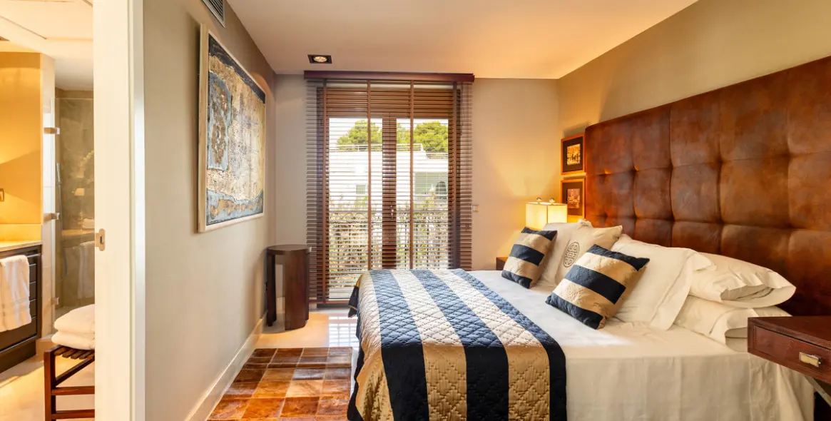 Venta de villa independiente en Los Monteros 39