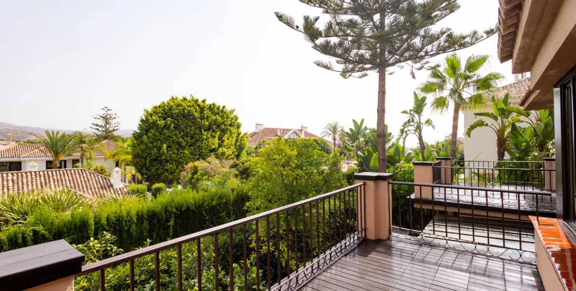 Venta de villa independiente en Los Monteros 41
