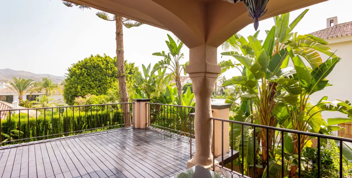 Venta de villa independiente en Los Monteros 47