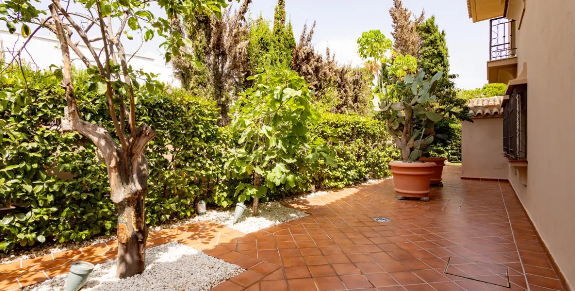 Venta de villa independiente en Los Monteros 59
