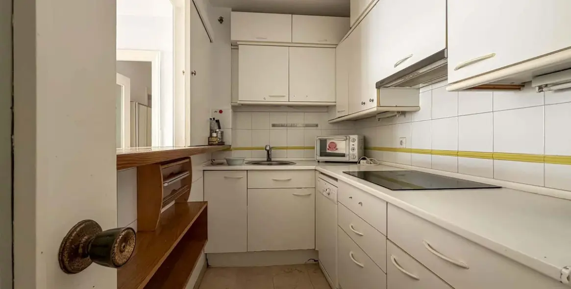 Venta de apartamento en planta media en Marbella 1