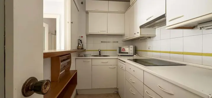 Venta de apartamento en planta media en Marbella 0