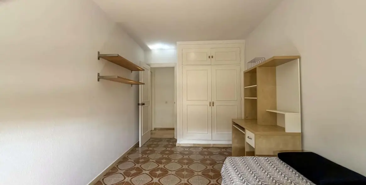 Venta de apartamento en planta media en Marbella 2