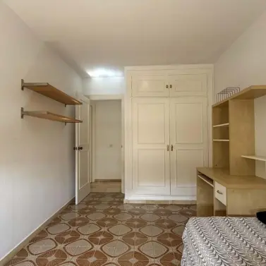 Venta de apartamento en planta media en Marbella