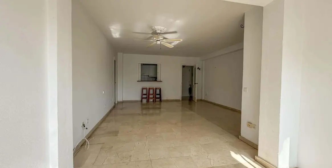 Venta de apartamento en planta media en Marbella 3