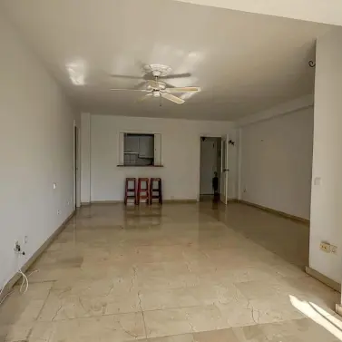 Venta de apartamento en planta media en Marbella