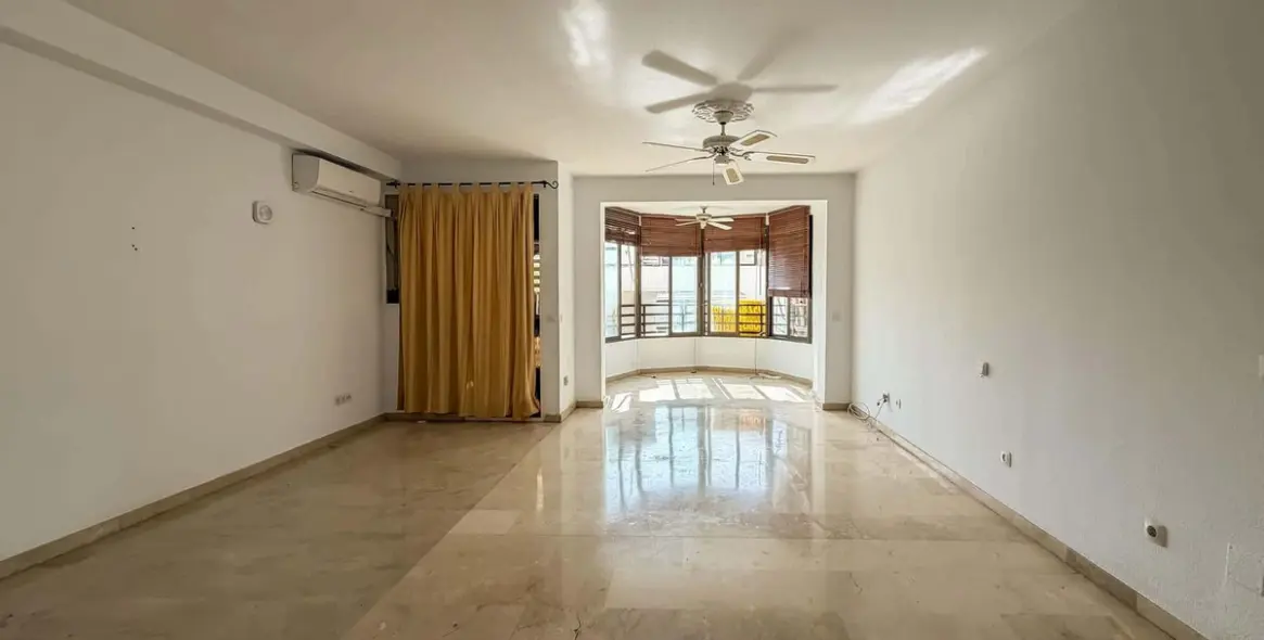 Venta de apartamento en planta media en Marbella 4
