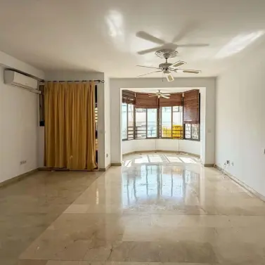 Venta de apartamento en planta media en Marbella