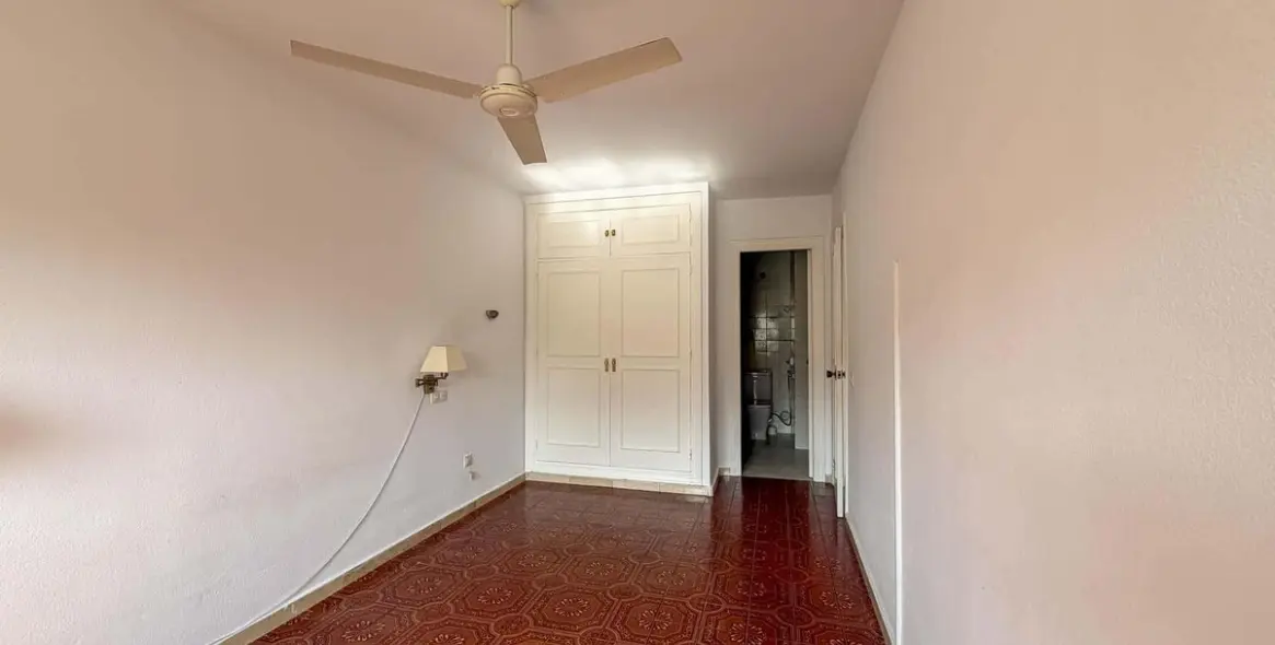 Venta de apartamento en planta media en Marbella 9