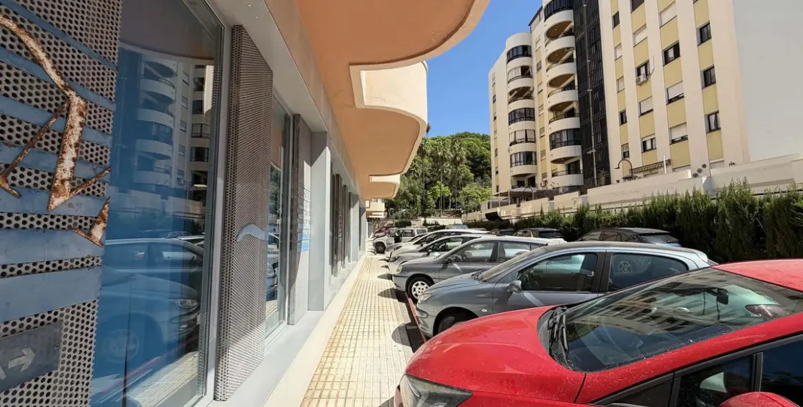Venta de apartamento en planta media en Marbella 13