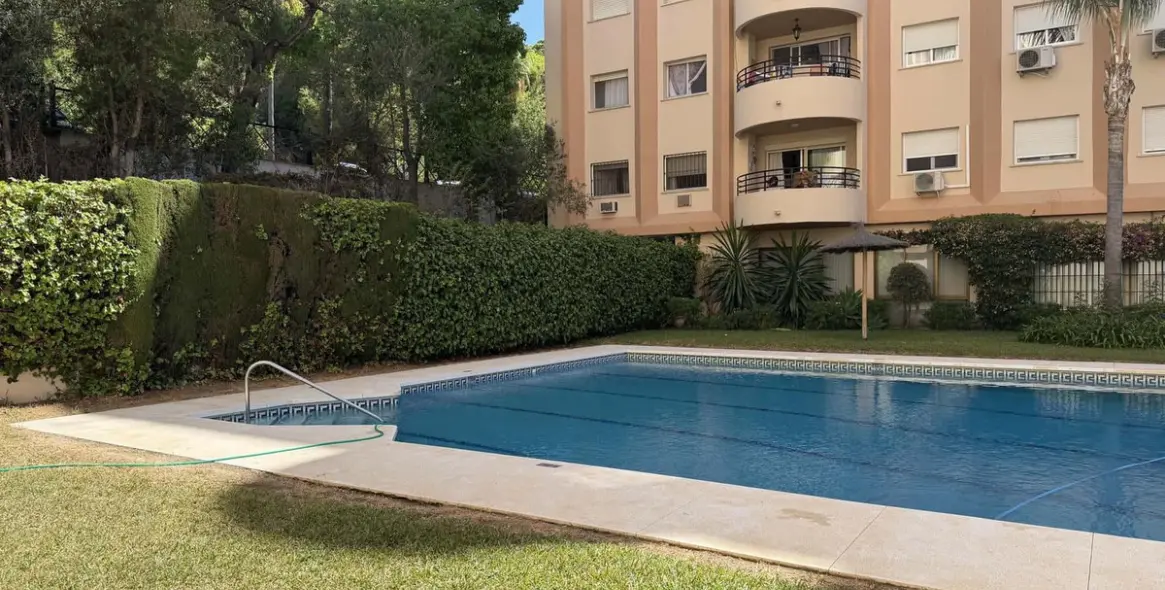 Venta de apartamento en planta media en Marbella 19