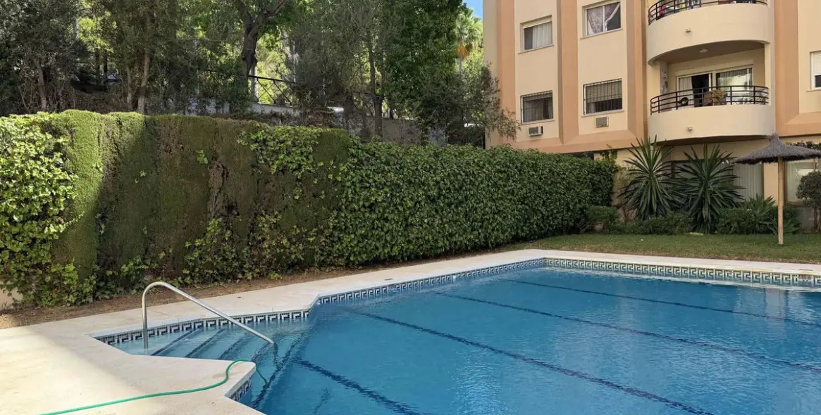 Venta de apartamento en planta media en Marbella 23