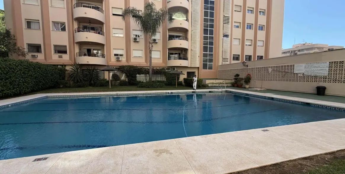 Venta de apartamento en planta media en Marbella 25