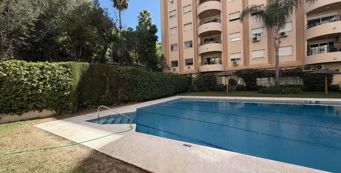 Venta de apartamento en planta media en Marbella 26