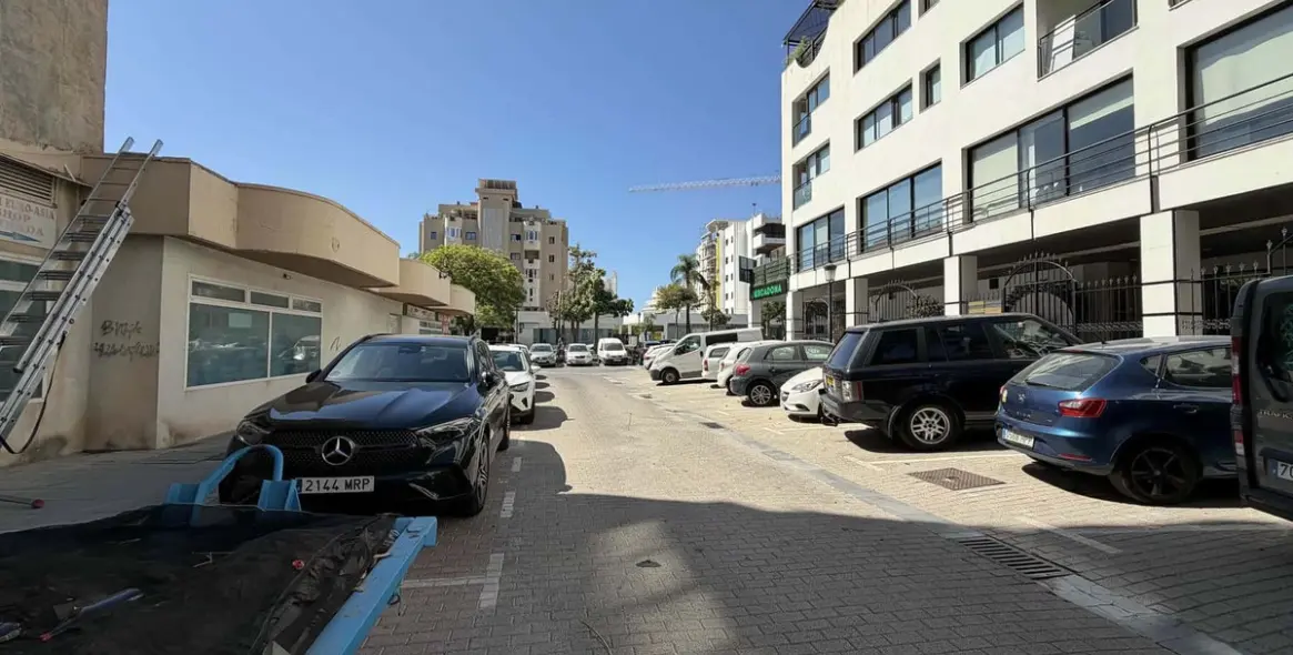 Venta de apartamento en planta media en Marbella 27