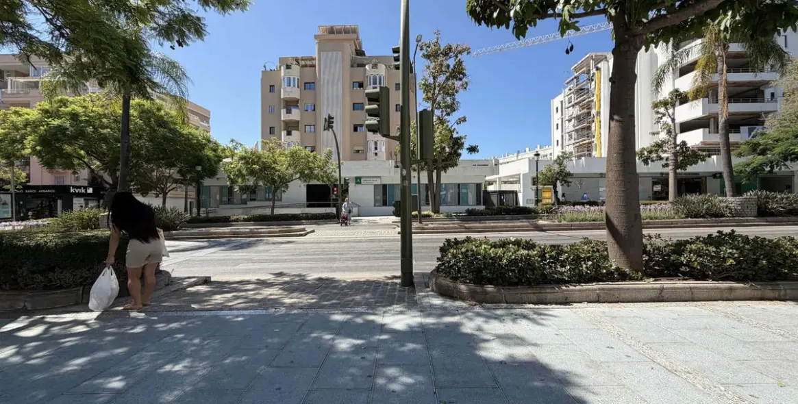 Venta de apartamento en planta media en Marbella 29