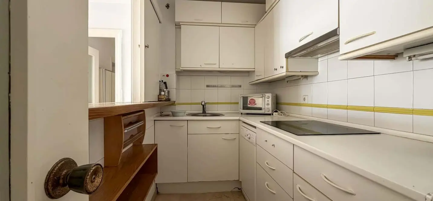 Sale of middle floor apartment in Marbella 0