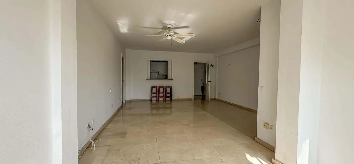 Sale of middle floor apartment in Marbella 2