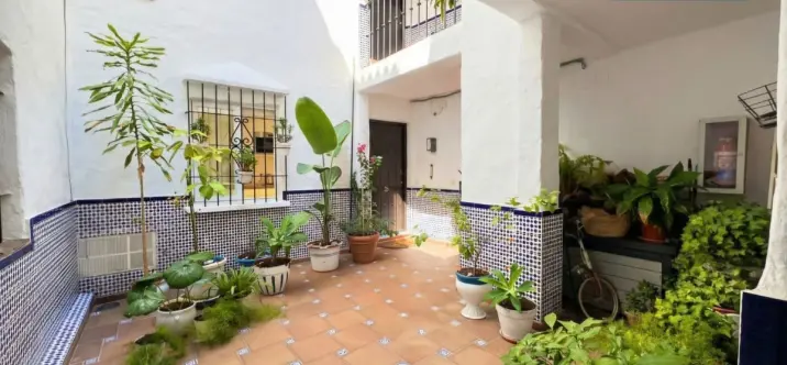 Venta de apartamento en planta media en Puerto Banús 0