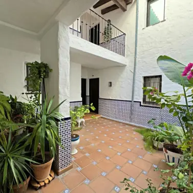 Venta de apartamento en planta media en Puerto Banús